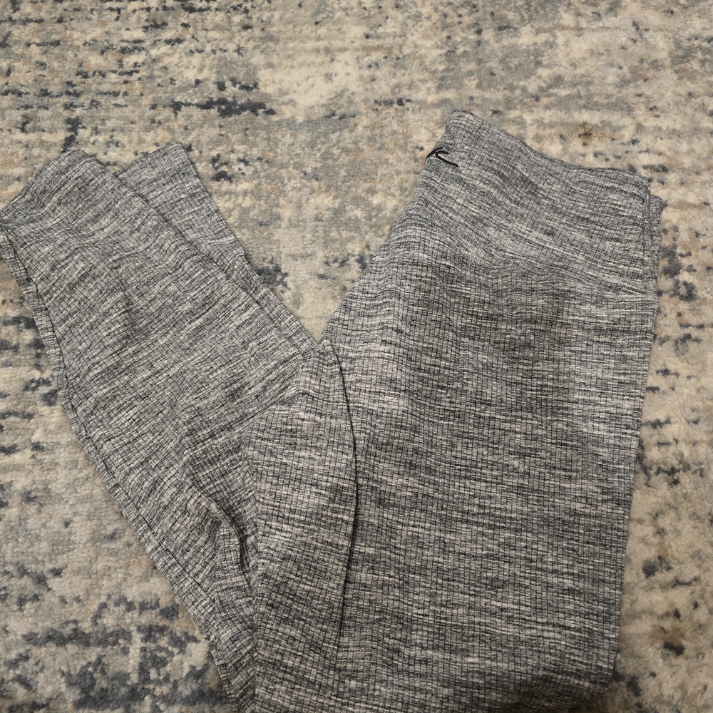 Victoria Secret Ribbed Gray Capri Leggings